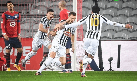  昂热攻击群多点开花，法甲保级球队展现惊人战斗力